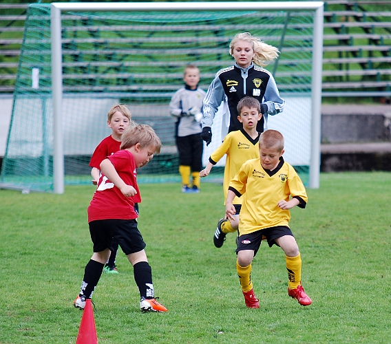 2011_0528_16-02.JPG - P04 - Kungsör BK