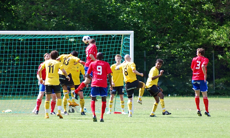 2011_0602_02.JPG - Karlslunds hörna som Södra försvaret lyckas reda ut