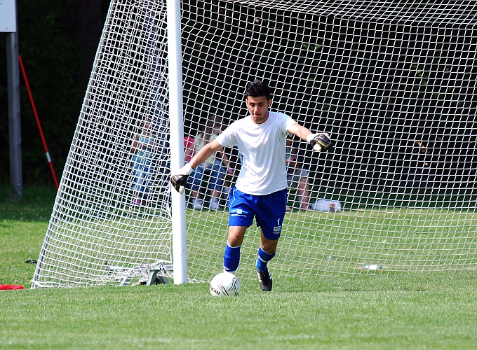 2011_0702_07.JPG - Inspark av målvakten Mergim Bekaj