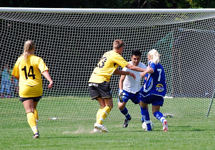 2011_0702_08.JPG - En farlig Himmetachans men Hultqvist och Bekaj reder ut situationen