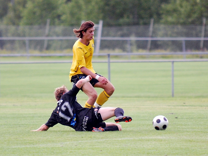 2011_0719_29.JPG - Rio Babovic tar sig förbi Hebybacken på kanten
