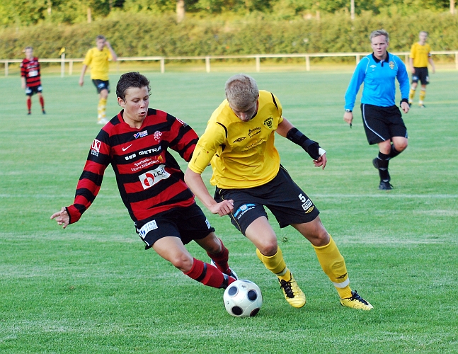 2011_0803_32.JPG - Filip Stjernfeldt försöker komma till ett avslut