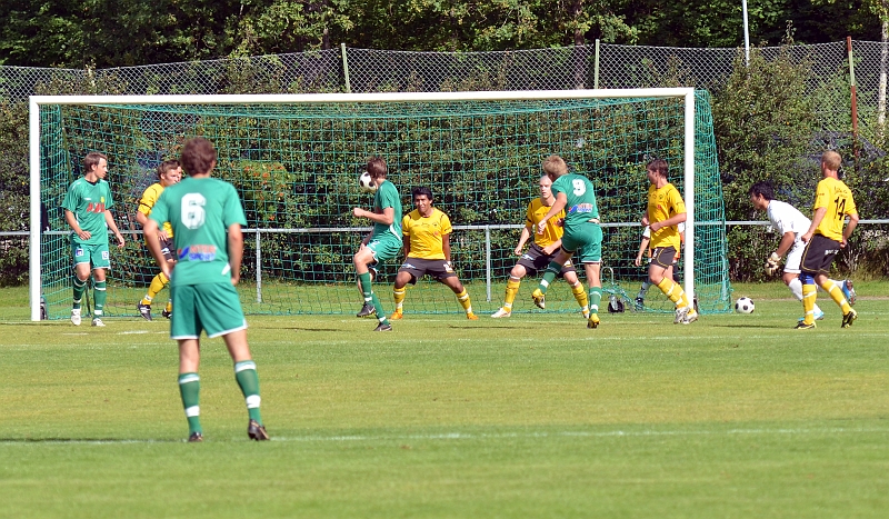 2011_0813_22.JPG - Här gör Ludvika's nr.9 0-2 till Ludvika