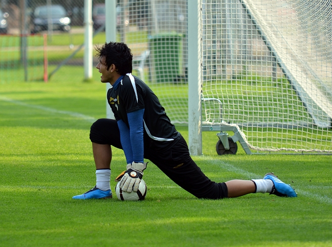 2011_0827_02.JPG - Regis Colombelli stretchar under uppvärmningen