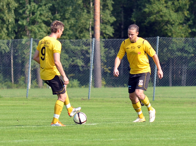 2011_0827_08.JPG - Klart för avspark