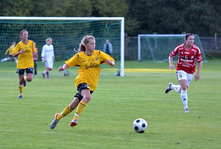 2011_0831_09.JPG - Adelisa Grabus sätter fart i en spelvändning