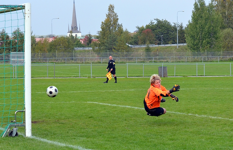 2011_0925_20.JPG - Ett rungande stolpskott från Elin Segerstedt