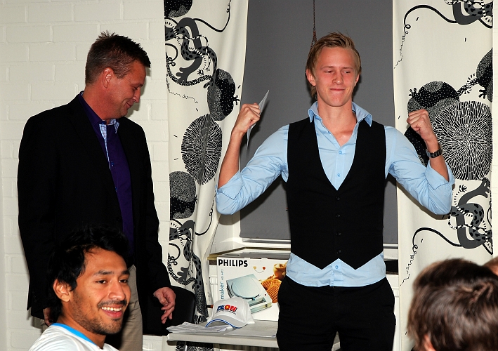 2011_1112_11.JPG - Filip Haglind, två i träningsligan