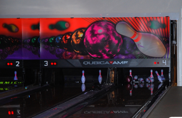 2011_1112_03.JPG - Disco Bowling