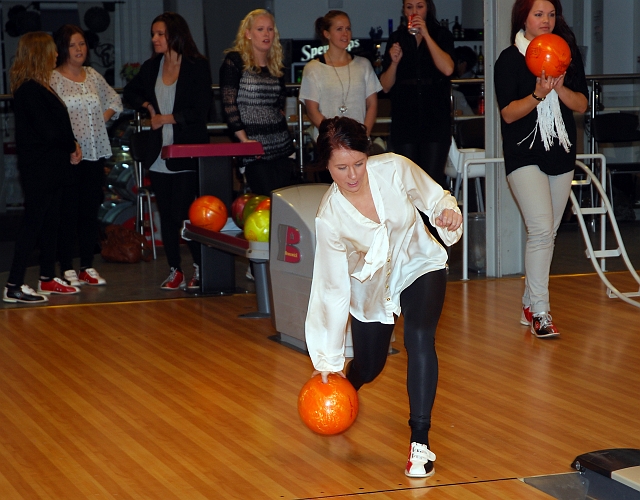 2011_1112_04.JPG - Totalsegraren i kvällens Bowling, Jenny Ammesmäki