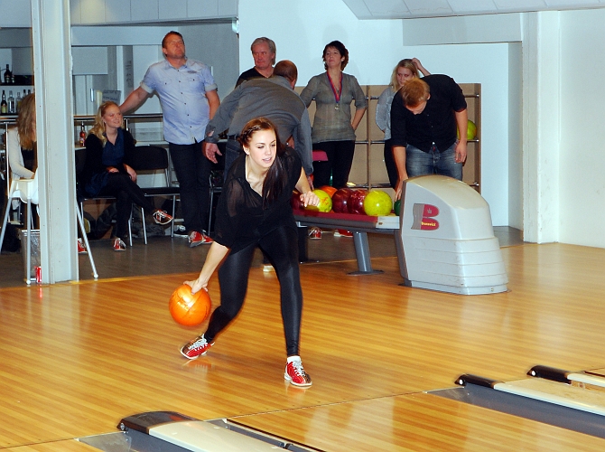 2011_1112_14.JPG - Damernas Bowling