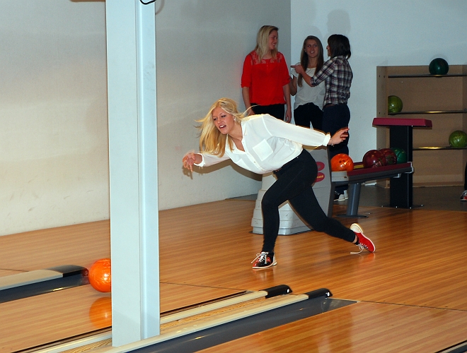 2011_1112_15.JPG - Damernas Bowling