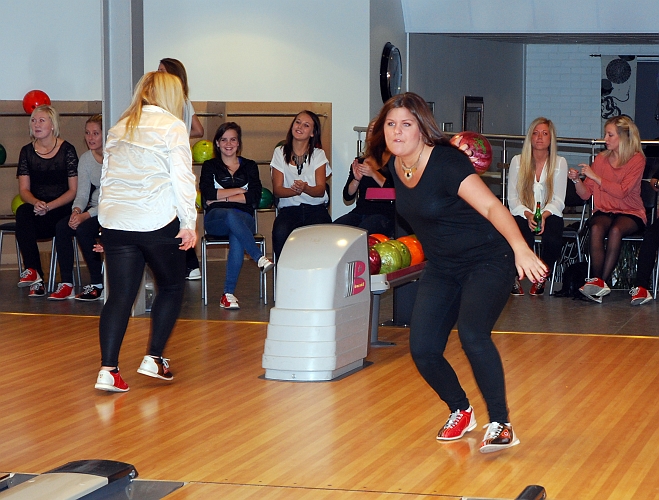 2011_1112_17.JPG - Damernas Bowling