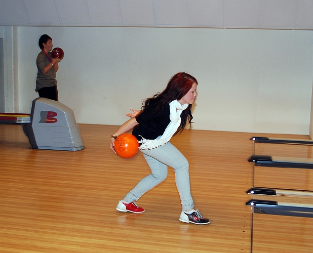 2011_1112_25.JPG - Damernas Bowling