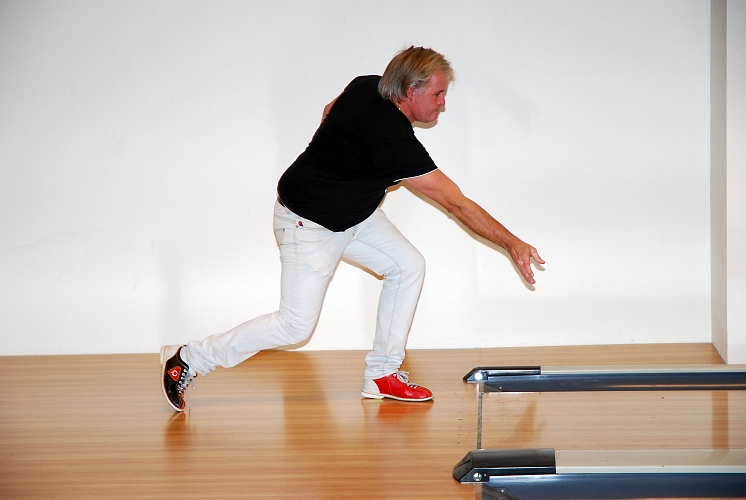 2011_1112_28.JPG - Damernas Bowling