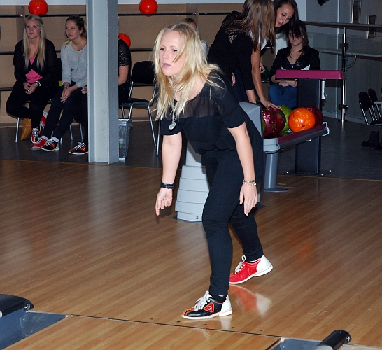 2011_1112_30.JPG - Damernas Bowling