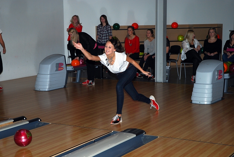 2011_1112_32.JPG - Damernas Bowling