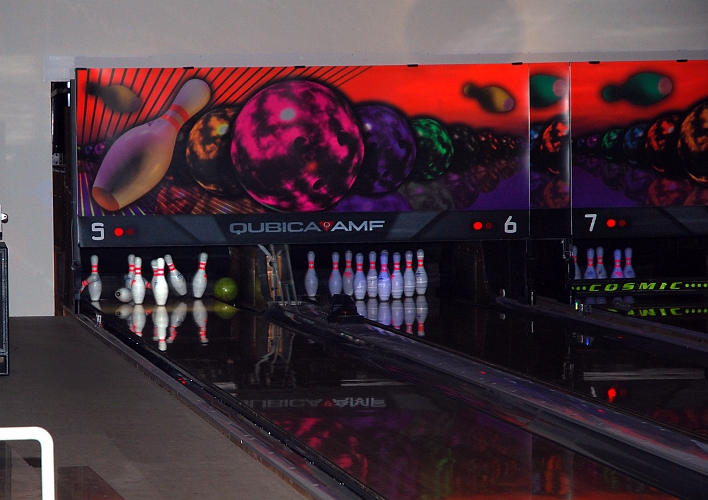 2011_1112_36.JPG - Disco Bowling