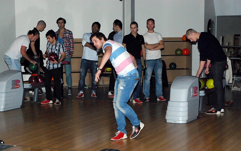 2011_1112_39.JPG - Herrarnas Bowling