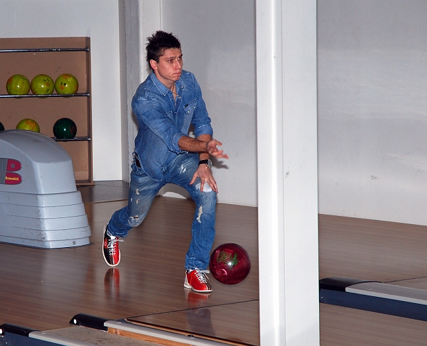2011_1112_43.JPG - Herrarnas Bowling