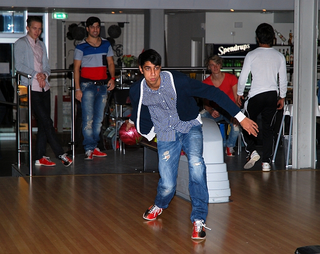 2011_1112_45.JPG - Herrarnas Bowling