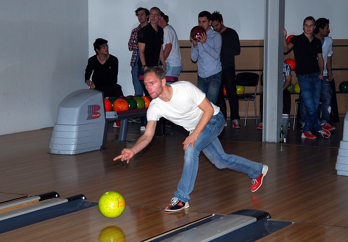 2011_1112_46.JPG - Herrarnas Bowling