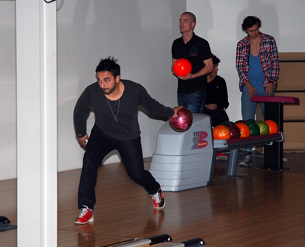 2011_1112_50.JPG - Herrarnas Bowling