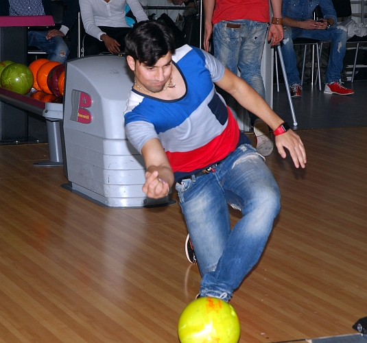 2011_1112_62.JPG - Herrarnas Bowling