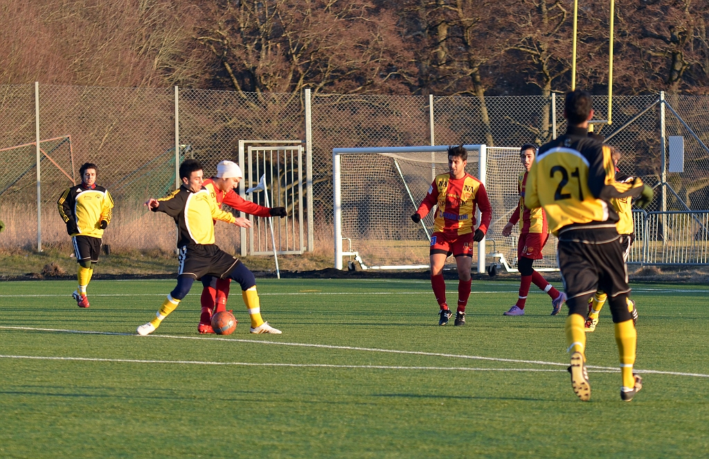 2012_0225_14.JPG - Vid den här situationen hittat domaren en straff för Syrianska, som tar ledningen med 1-0