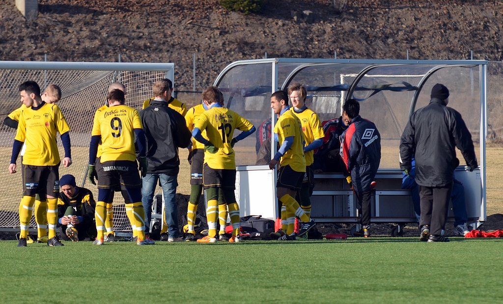 2012_0310_01.JPG - Förberedelse inför avspark