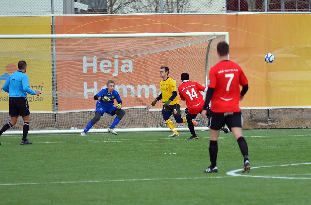 2012_0310_17.JPG - Nr.14 i kungsör skjuter bollen mot mål . . . .