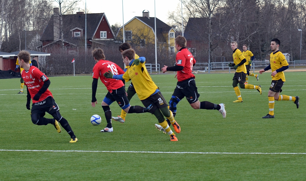 2012_0310_25.JPG - Rio Babovic kommer i skottläge . . . .