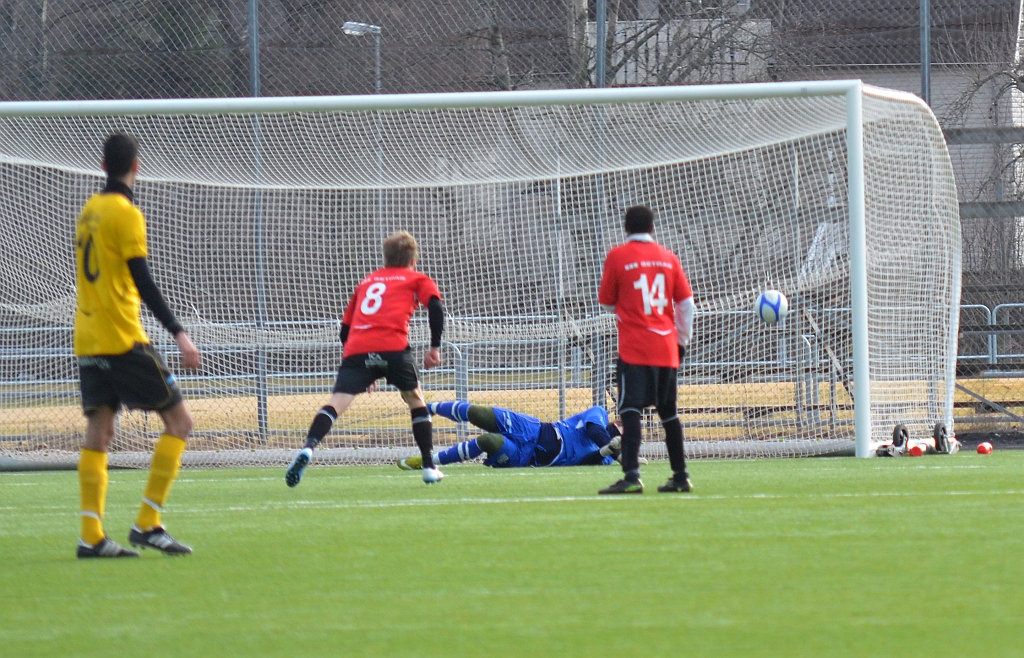 2012_0310_31.JPG - Kungsör utökar sin ledning till 4-0