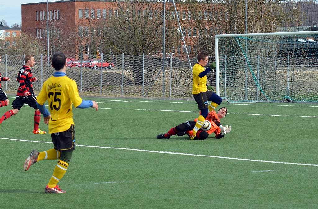 2012_0409_03.JPG - Södras första farlighet genom Brandon Wade, men köpings målvakt är ute och får tag på bollen