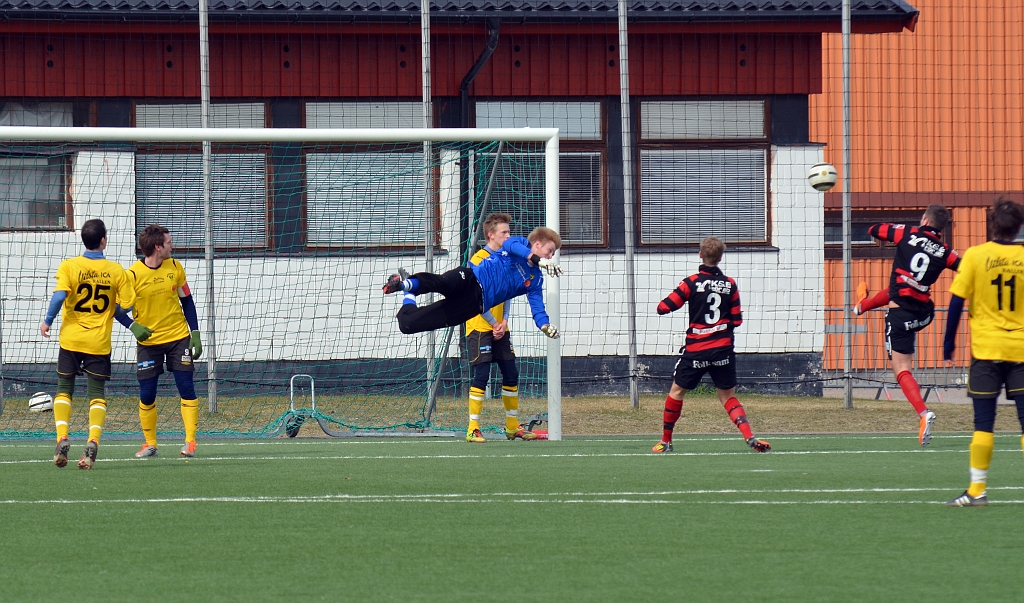 2012_0409_08.JPG - Emil Gillberg slänger sig på ett inlägg, med väldig akrobatik i målet