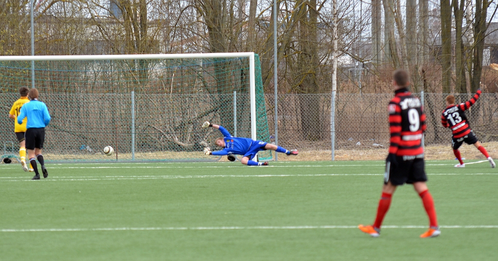 2012_0409_28.JPG - Köping kommer i en snabb omställning och gör 3-1