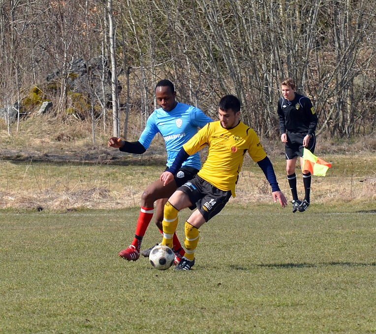 2012_0414_07.JPG - Mergim Bekaj täcker bollen och försöker att vända bort Assyriska mittfältaren
