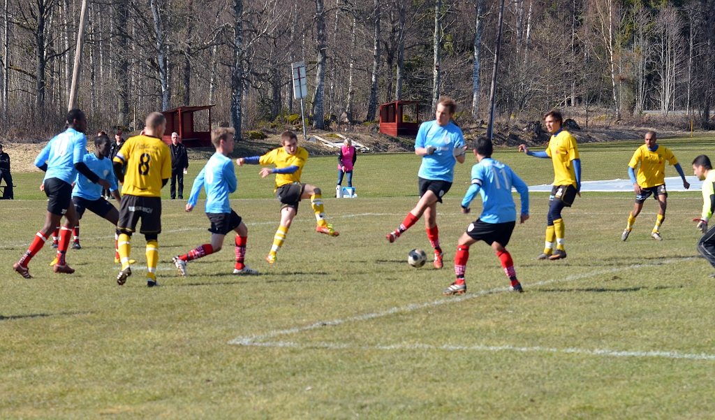 2012_0414_23.JPG - I början av 2:a halvlek gör Södra 1-0 genom Brandon Wade