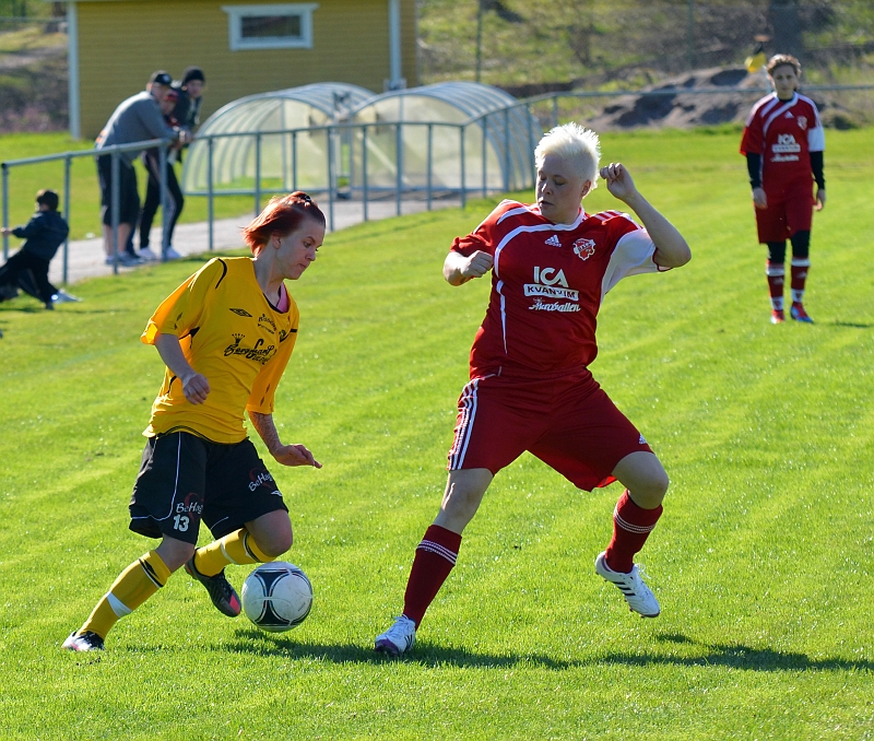 2012_0429_37.JPG - Malin Åhl utmanar Salabacken på kanten
