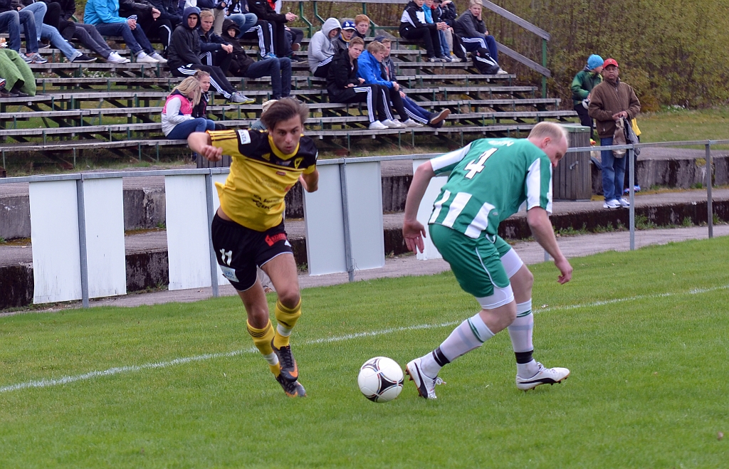 2012_0505_06.JPG - Rio Babovic lurar Tillbergabacken och går mot målet