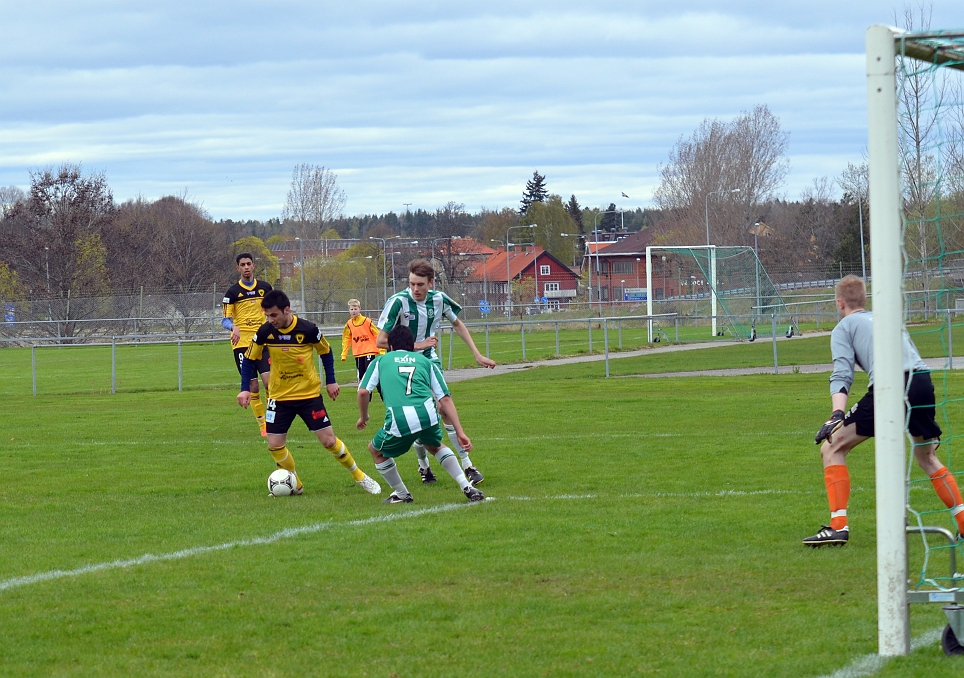 2012_0505_19.JPG - Mergim Bekaj i bra läge men kom inte till något avslut mot mål