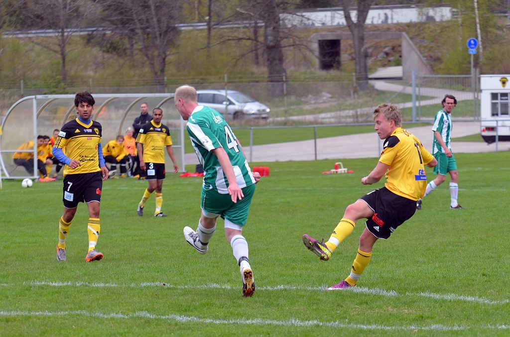 2012_0505_33.JPG - Dervis Grabus skjuter från distans men bollen går över målet