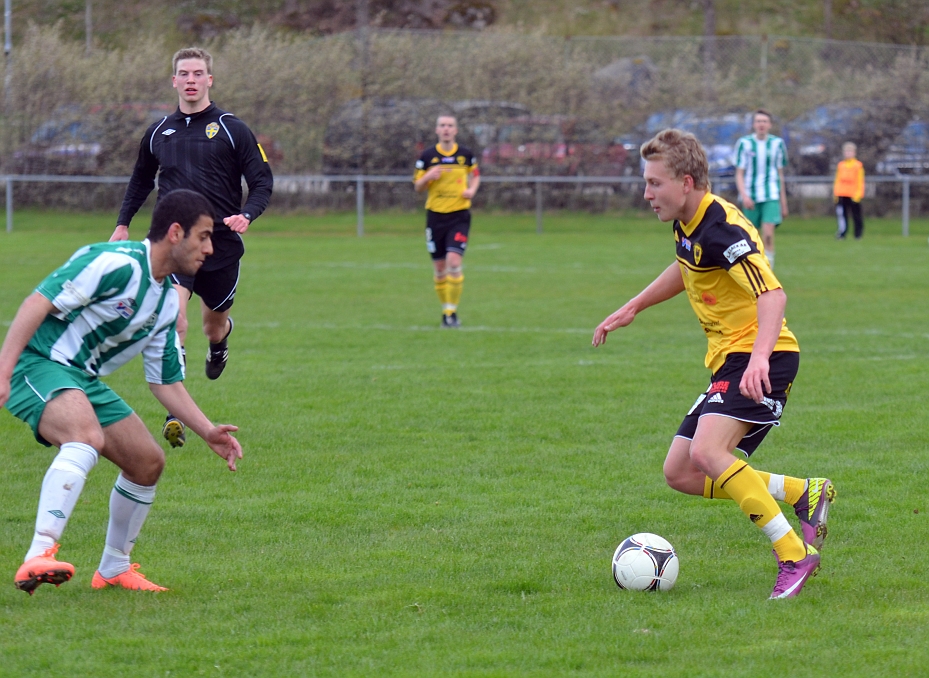 2012_0505_47.JPG - Dervis Grabus utmanar åter Tillbergaförsvaret