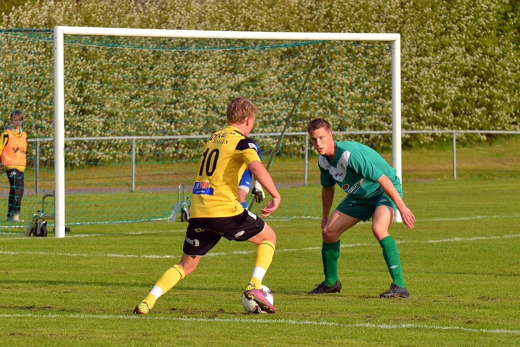 2012_0516_05.JPG - Dervis Grabus utmanar Irstabacken