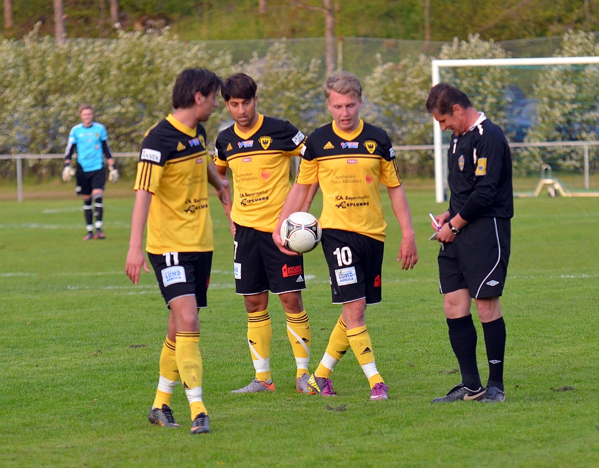 2012_0516_22.JPG - Frispark för Södra och dervis Grabus är sugen på att lägga den