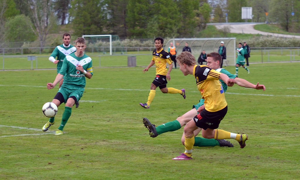 2012_0516_31.JPG - Sista Södrachansen, dervis Grabus skjuter mot målet i straffområdet . . . .