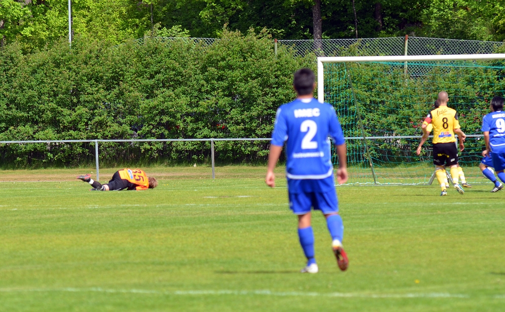 2012_0526_03.JPG - Oden gör 0-1 direkt i första anfallet med ett skott från kanten