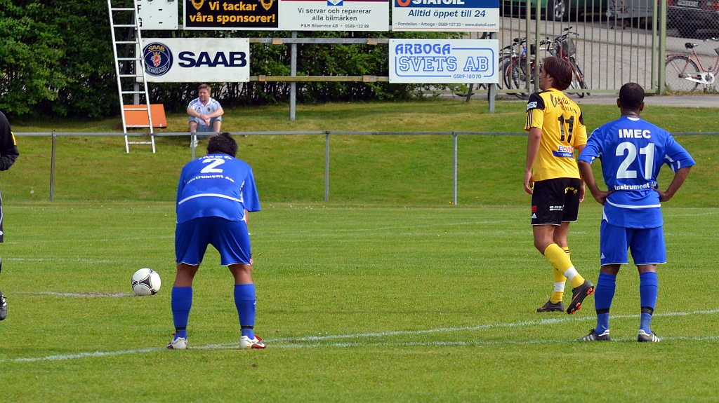 2012_0526_45.JPG - . . . . Rio Babovic får uppgiften att lägga straffen . . . .