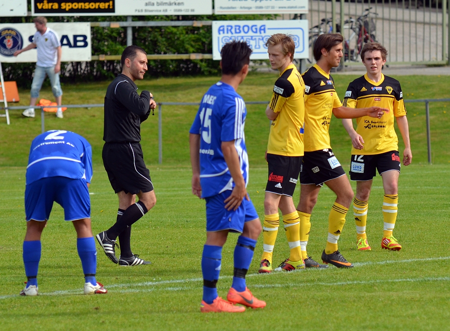 2012_0526_47.JPG - En nöjd Rio Babovic efter straffmålet