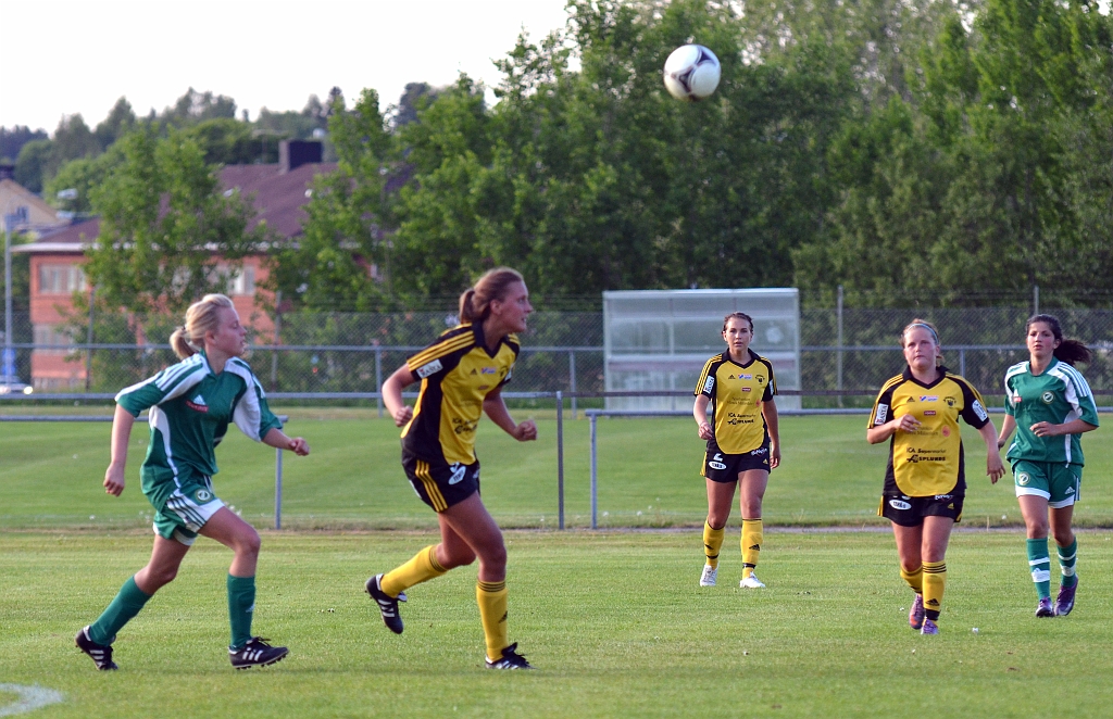 2012_0530_24.JPG - Sofia Larsson nickpassar bollen